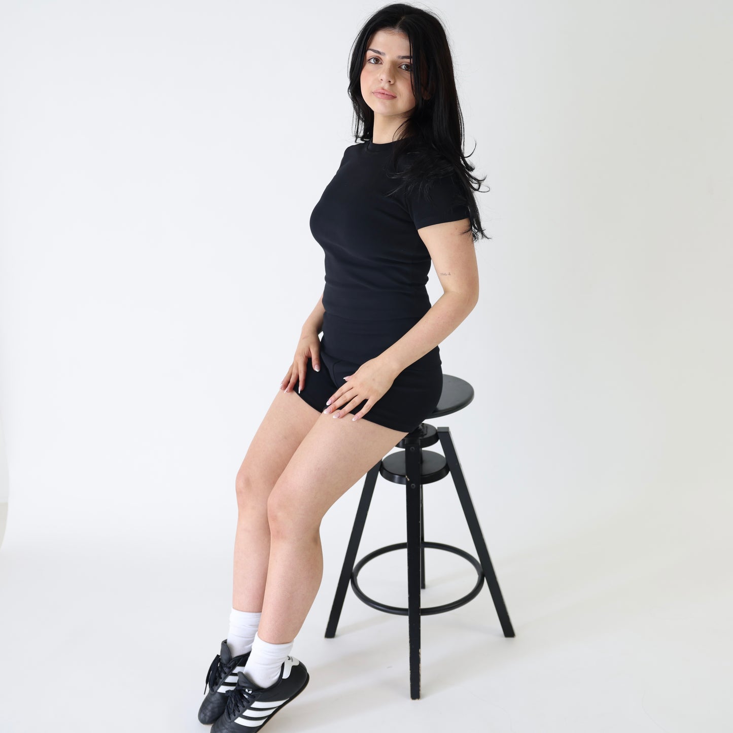 ‘Aleia’ tee in black - side view