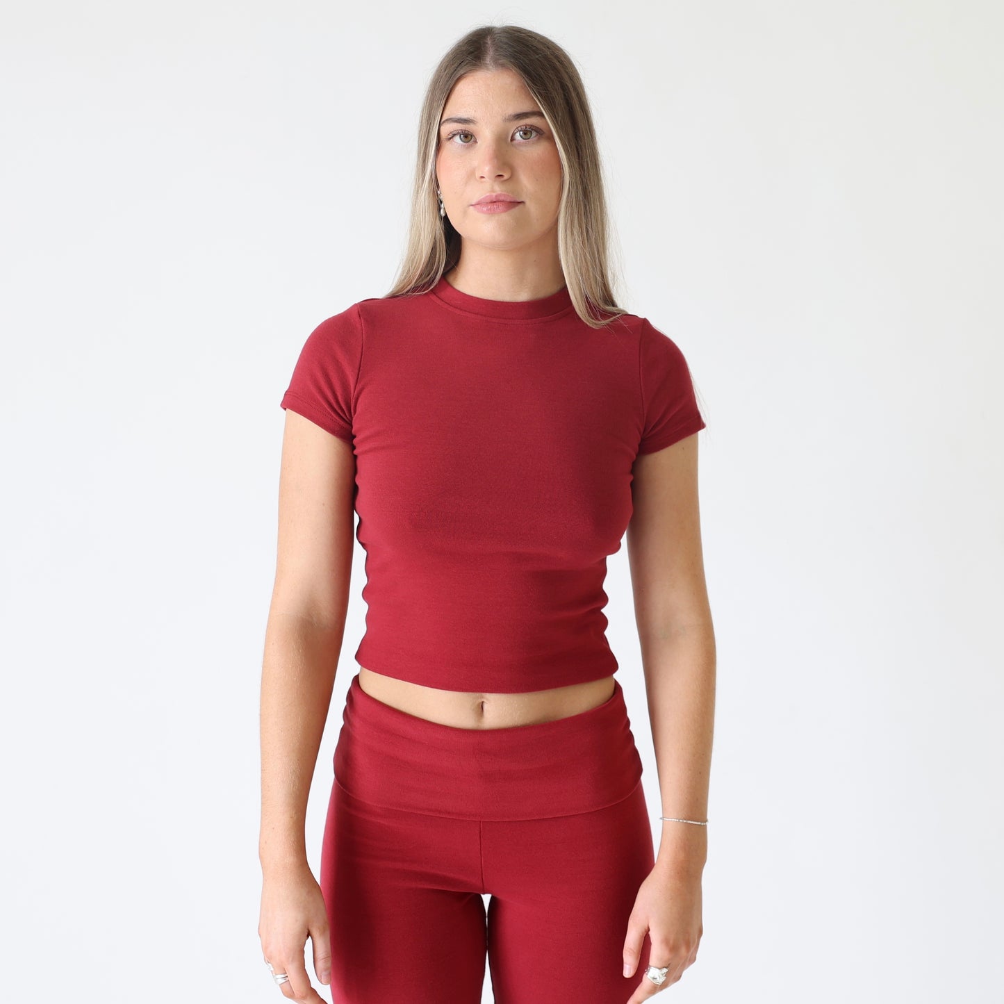 ‘Aleia’ tee in burgundy - front view