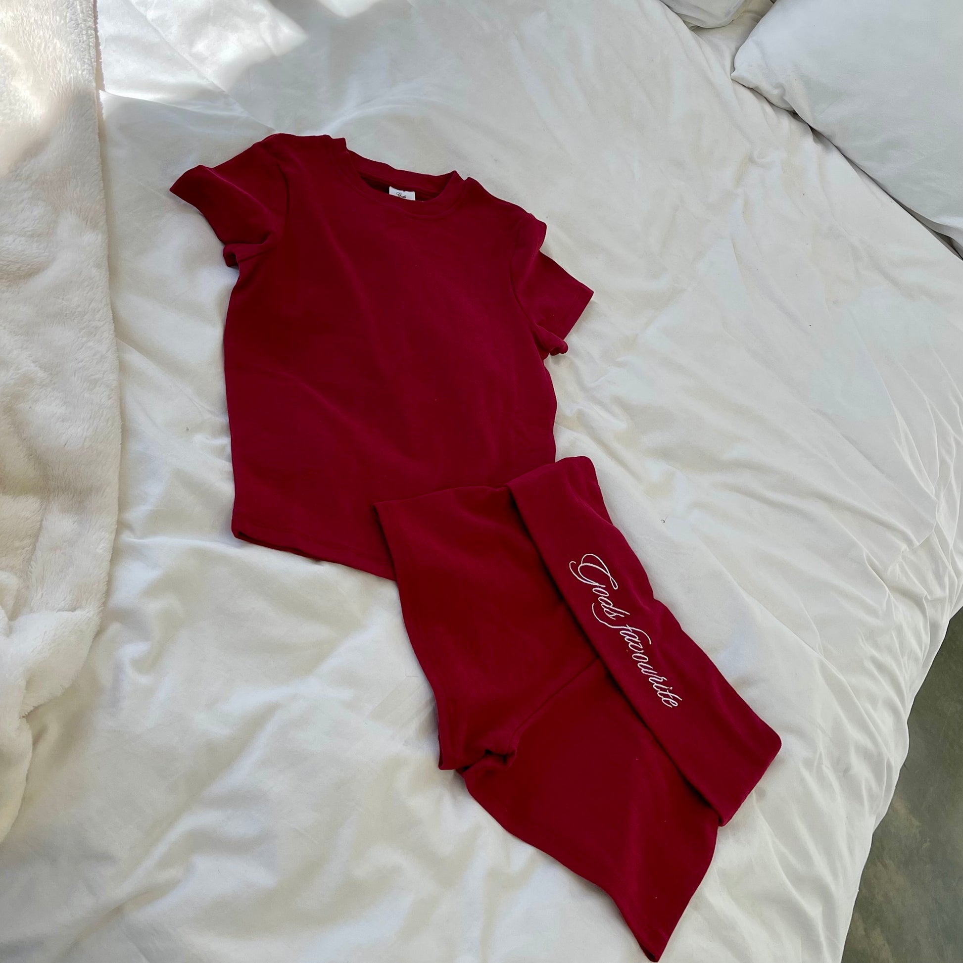 ‘Aleia’ tee in burgundy - product view